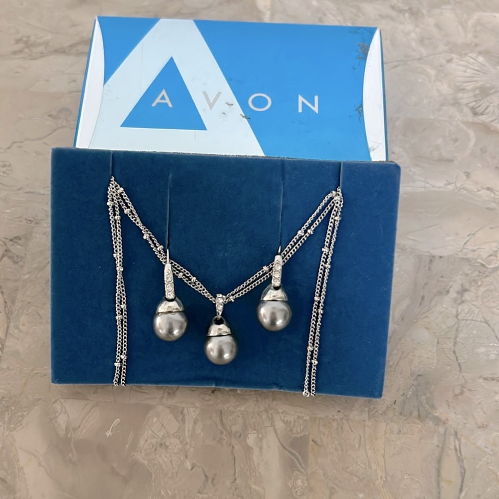 FAUX PEARL AND NECKLACE SET